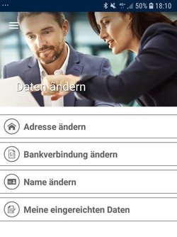 Screenshot Benutzeroberfläche der App: Daten übermitteln mit Menüunterpunkten „Adresse ändern“, „Bankverbindung ändern“, „Name ändern“, „Meine eingereichten Daten“  