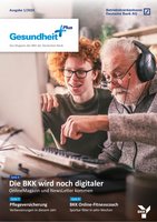 Titelbild des BKK-Magazins 2024-1: Junger Mann und alter Mann sitzen am Computer
